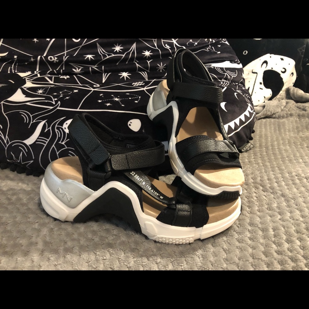 Mark nason chunky Velcro sandals black excellent